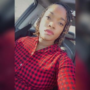 Meet your Posher, Dejona